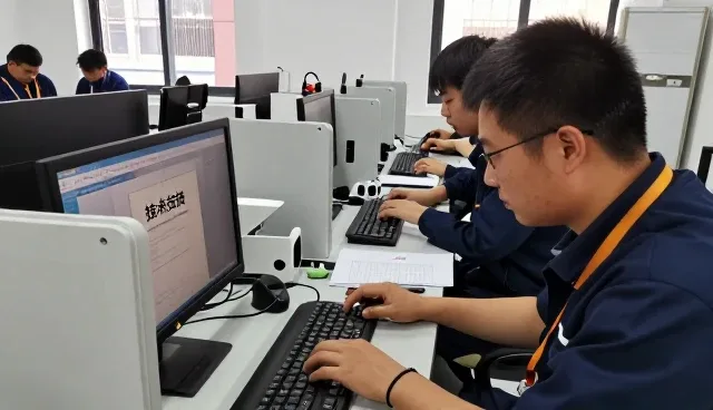 如何选择适合技术培训的运维服务？